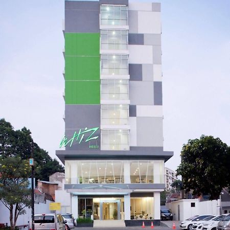 Whiz Hotel Cikini Jakarta Eksteriør billede
