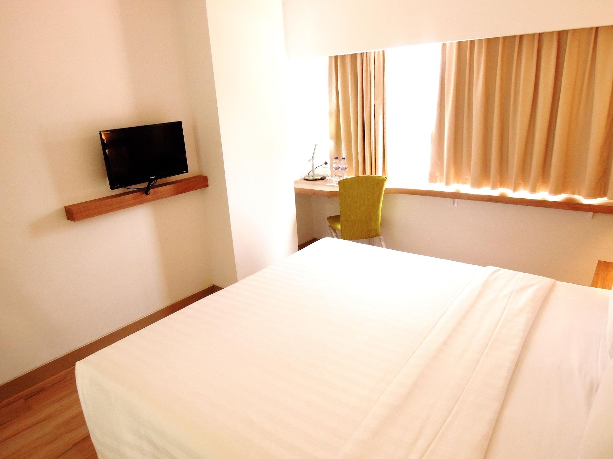 Whiz Hotel Cikini Jakarta Eksteriør billede