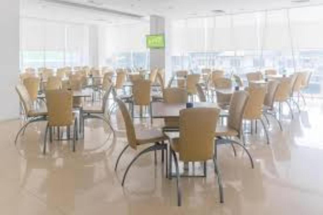Whiz Hotel Cikini Jakarta Eksteriør billede