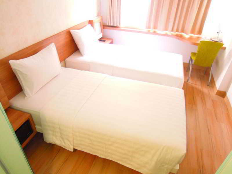 Whiz Hotel Cikini Jakarta Eksteriør billede