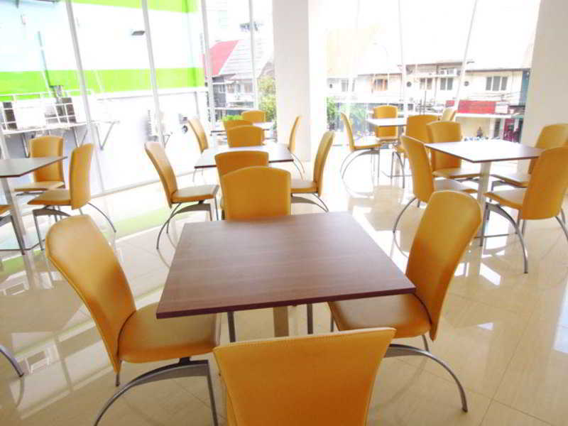 Whiz Hotel Cikini Jakarta Eksteriør billede