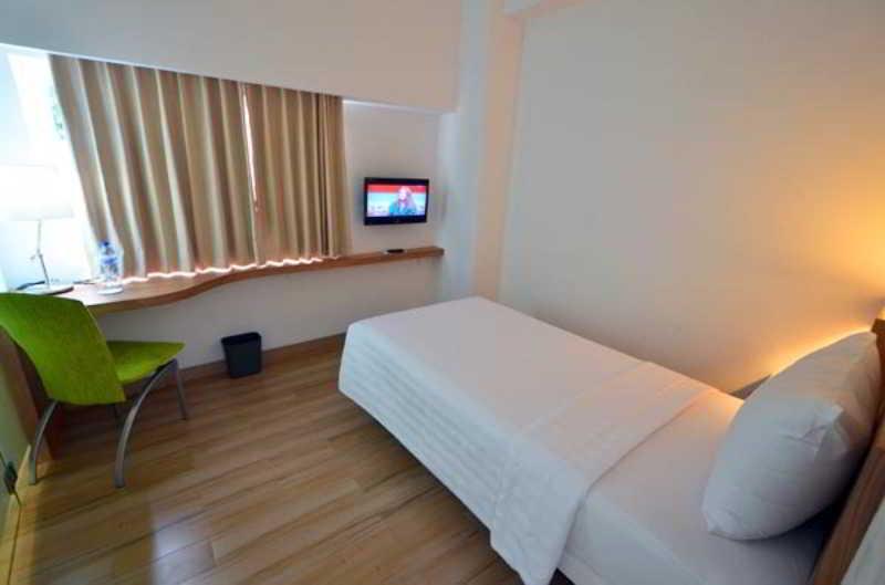 Whiz Hotel Cikini Jakarta Eksteriør billede