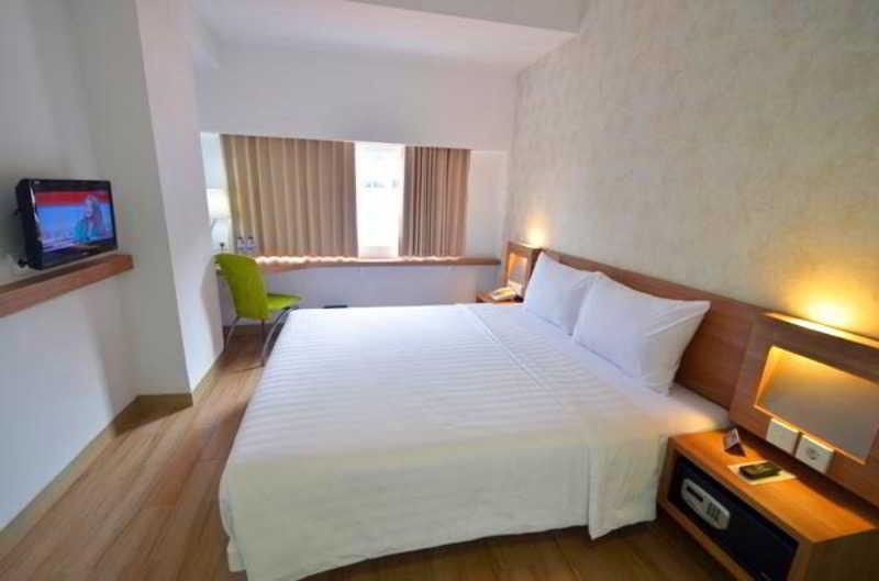 Whiz Hotel Cikini Jakarta Eksteriør billede