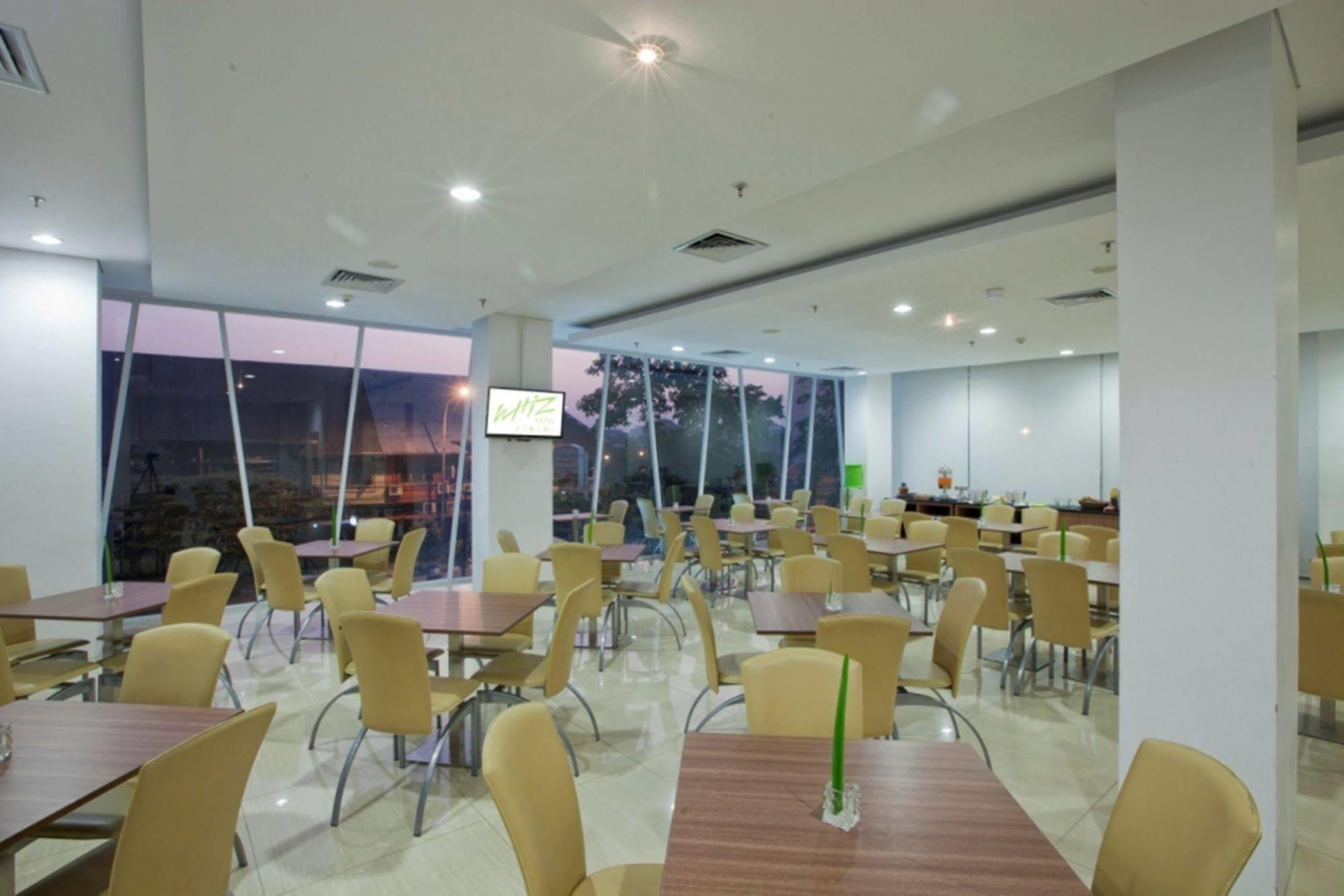 Whiz Hotel Cikini Jakarta Eksteriør billede