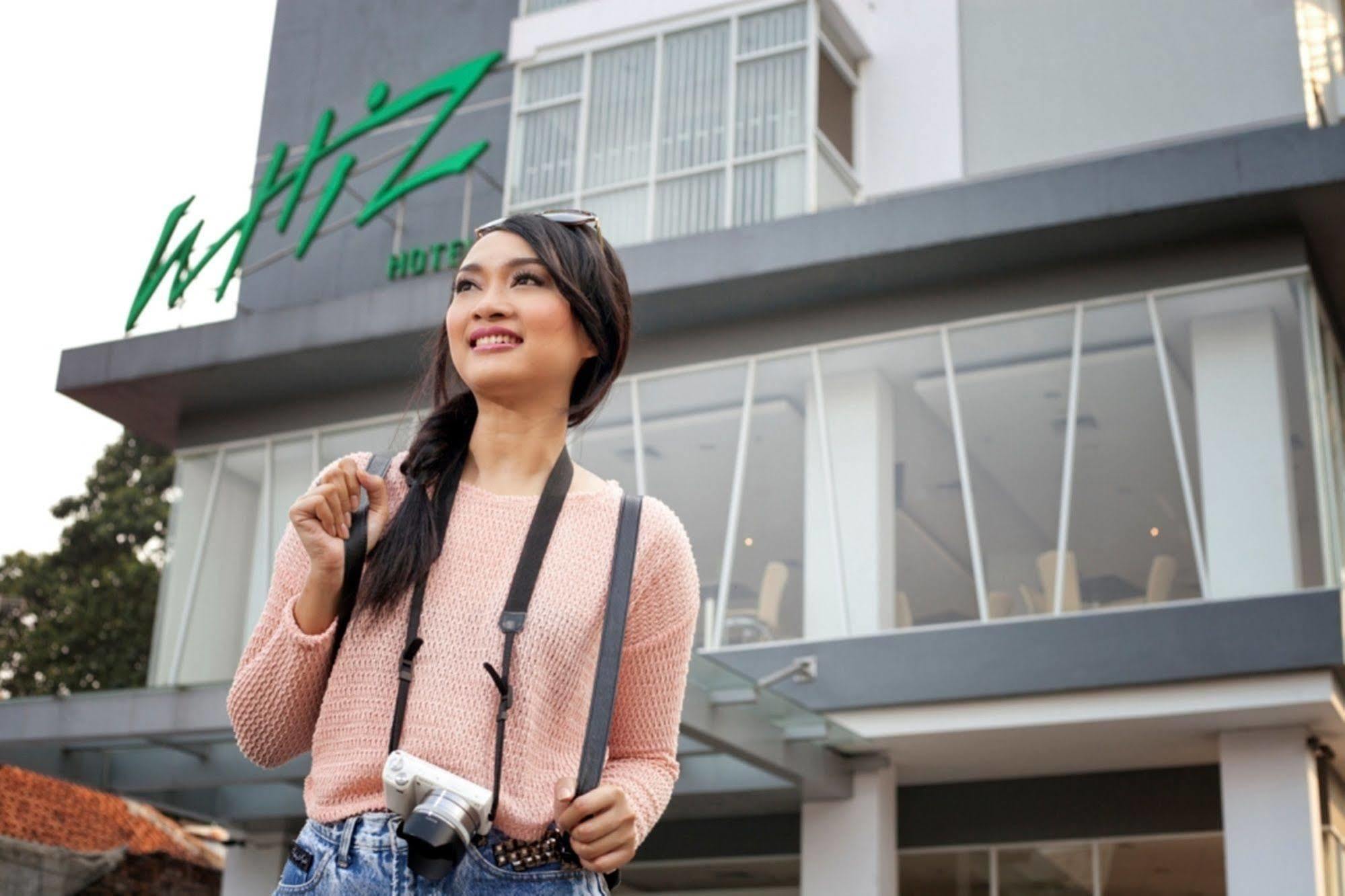 Whiz Hotel Cikini Jakarta Eksteriør billede