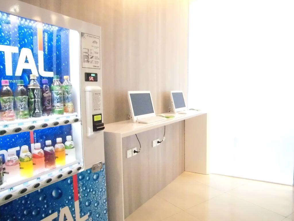 Whiz Hotel Cikini Jakarta Eksteriør billede